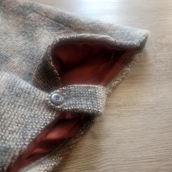 Antels Wool Cape - Picture 4 of 11